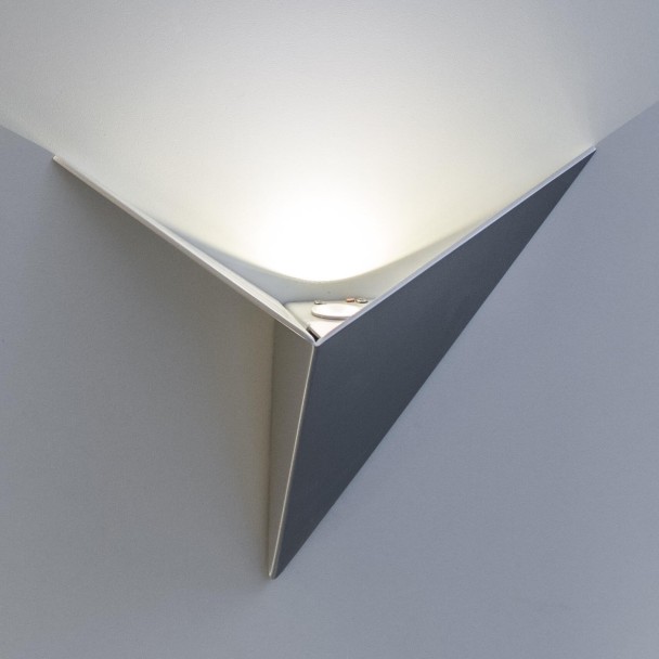 LED triangle interior wall light surprising effect - London argent