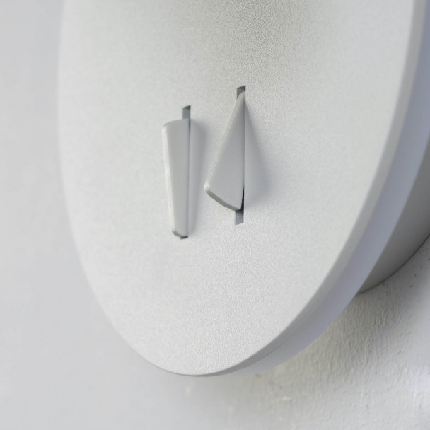 Wall light with minimalist design
