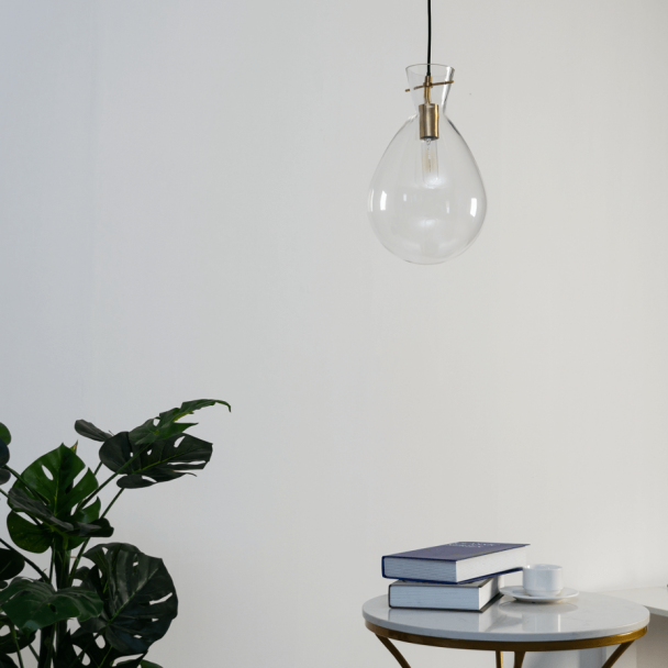 pendant light in clear glass and gold metal