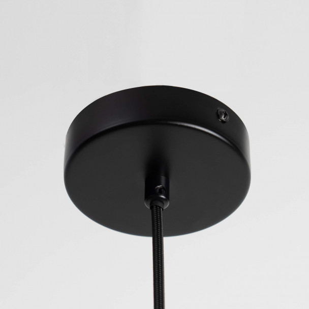 Discreet and modern pendant light