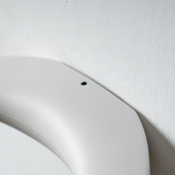 Discreet design Light fixture