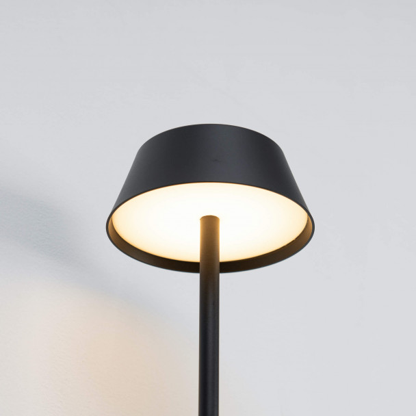 Wall light with shade
