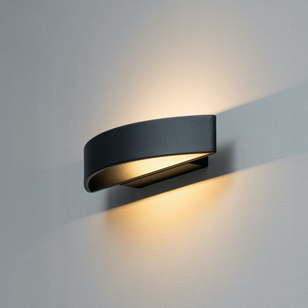 Wall light with warm white light