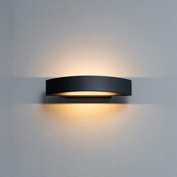 Clean design wall light