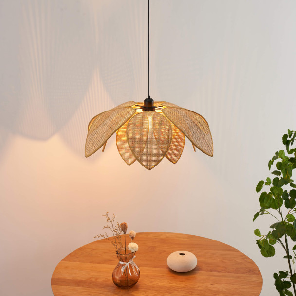 Rattan pendant light with warm glow - Olbia