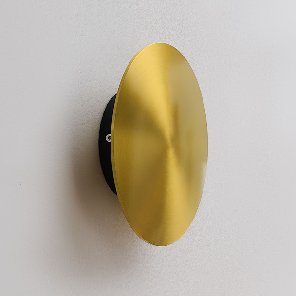 Round gold wall light with magnetic mount - Dorenis