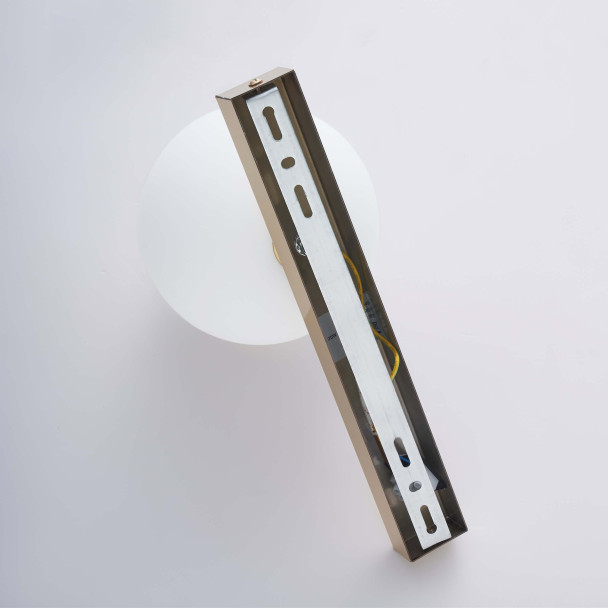 Soft diffused brass wall lighting - Noava