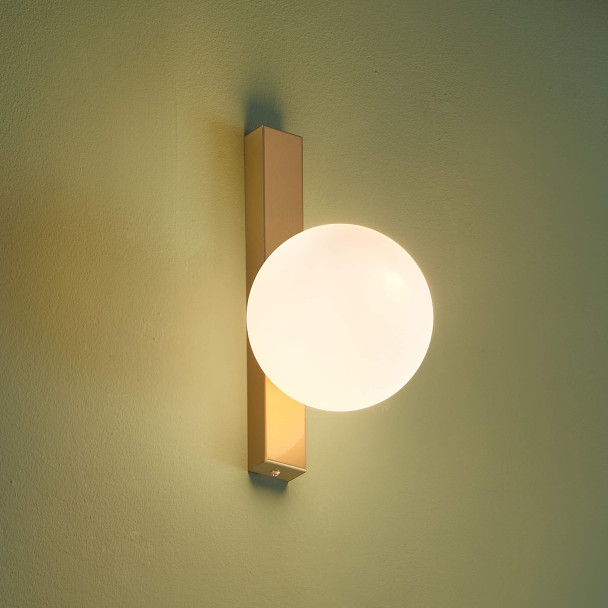 Minimal brass opaline glass wall light - Noava