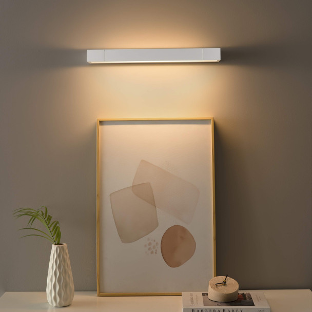 White LED wall lighting perfect for transition space - Orlène