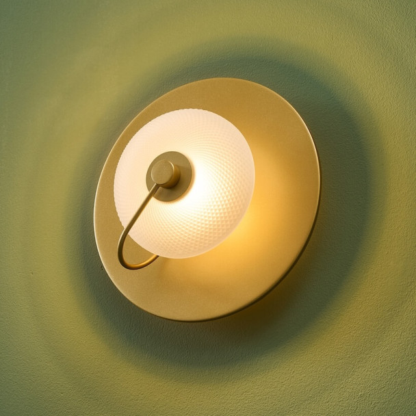 Gold disc wall light with embossed glass 25 cm...
