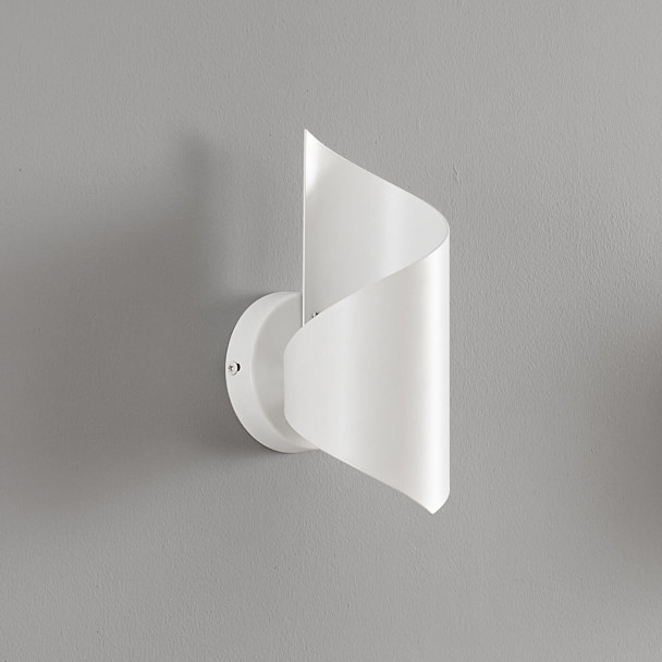 Small 25 cm matte white twisted-design ambient...