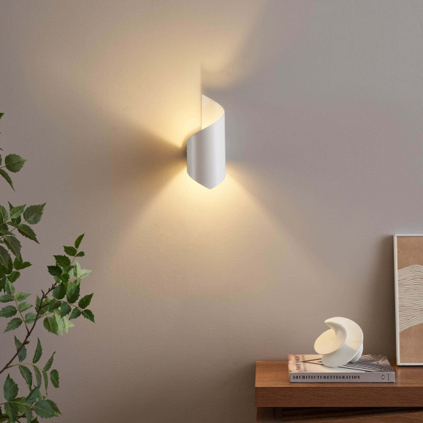 Small 25 cm matte white twisted-design ambient...