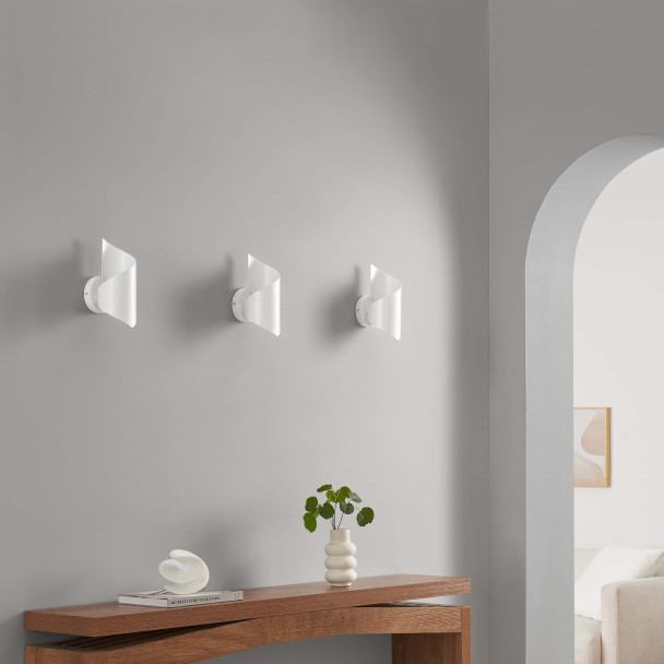 Small 25 cm matte white twisted-design ambient...